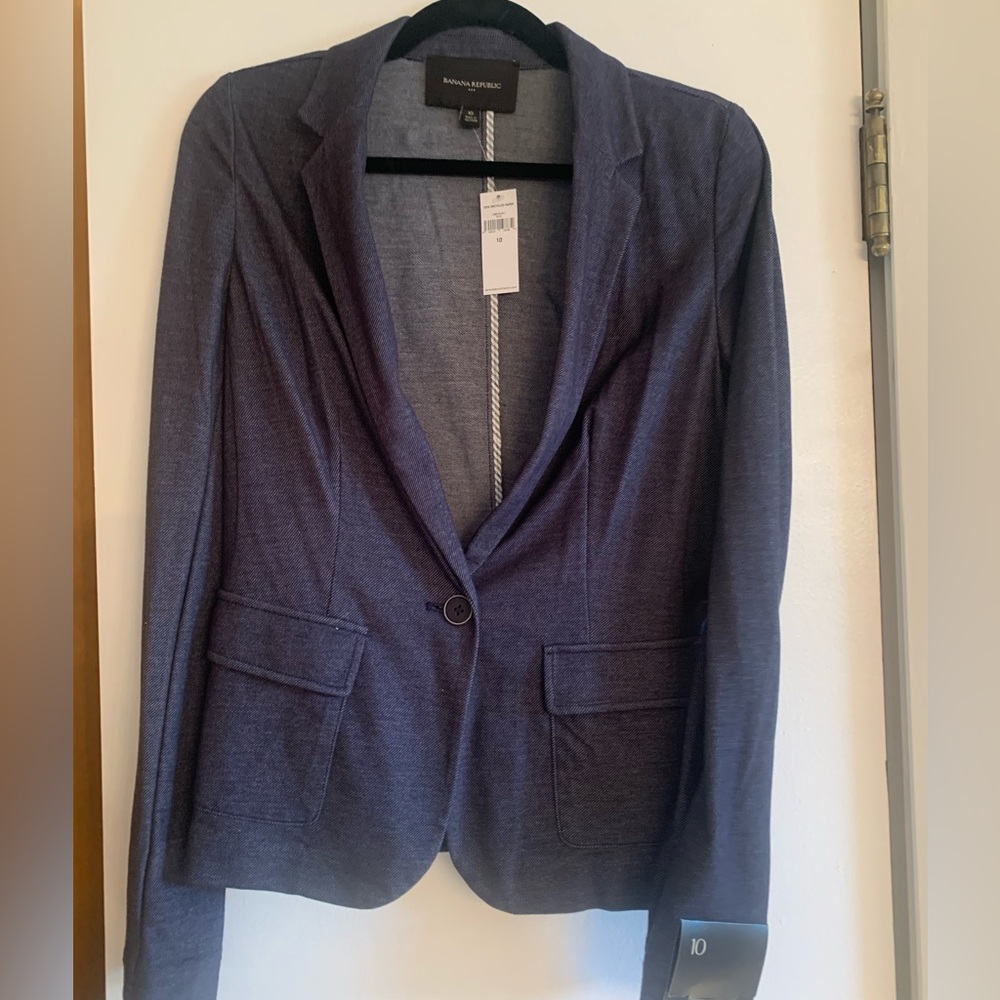 Navy blazer, size 10. NWT. Banana Republic